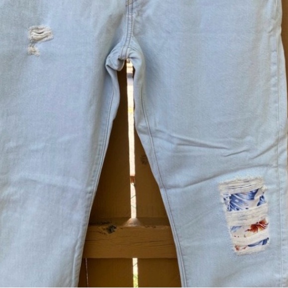 Levi’s 501 RARE Junior size29/28 Jeans Brand New with Tags Destructed/Patches - Picture 7 of 7